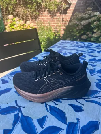 Used Asics Gel-Sauin3 Running Shoes