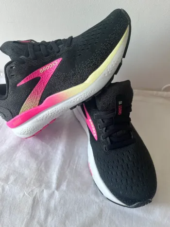 Brooks Ghost 16 Running Shoes usato