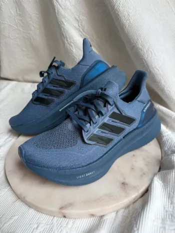 Käytetty Continental Ultraboost 5 Running Shoes