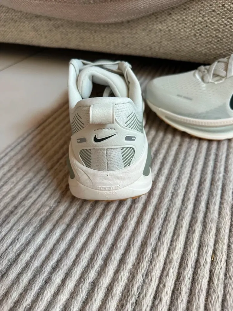 Nike Vomero 18 bike d'occasion — image 4 sur 6