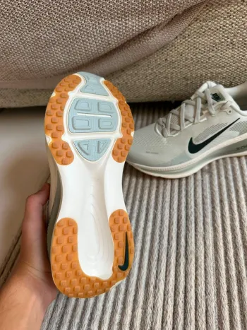 Nike Vomero 18 bike d'occasion — image 5 sur 6