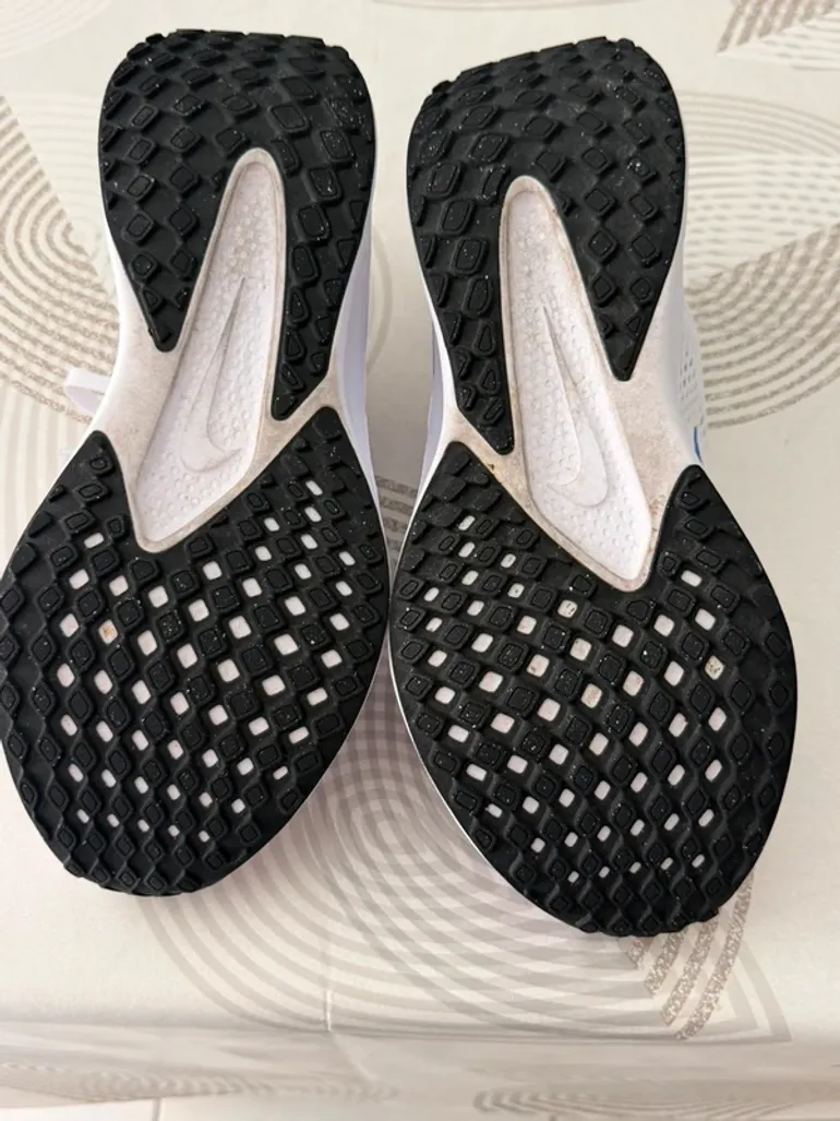 Used Nike Running Shoes bike — image 5 of 7