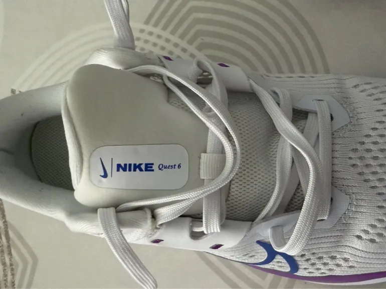 Used Nike Running Shoes bike — image 6 of 7