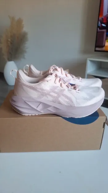 Asics Novablast 5 bike usato — immagine 4 di 7