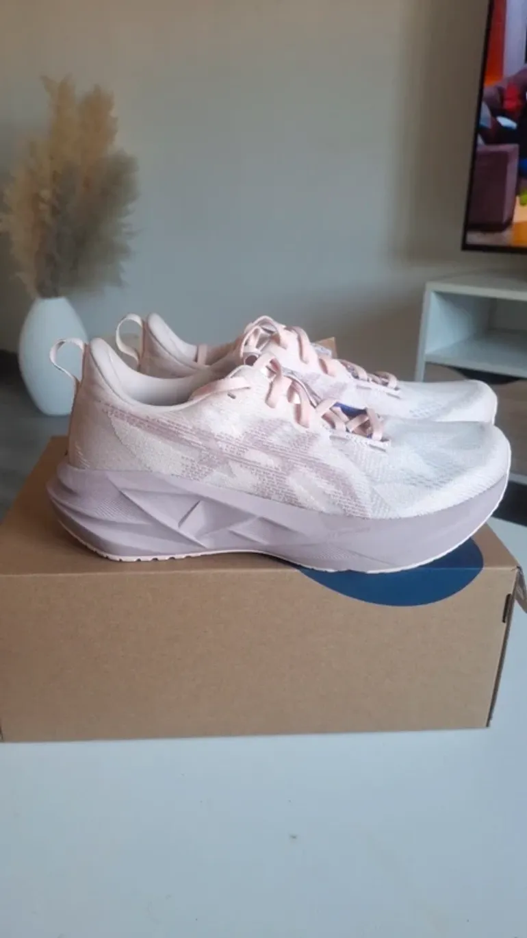 Asics Novablast 5 bike usato — immagine 4 di 7