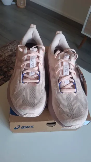 Asics Novablast 5 bike usato — immagine 3 di 7