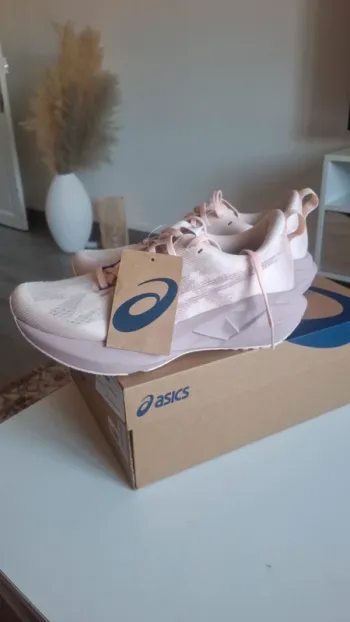 Tweedehands Asics Novablast 5 Running Shoes