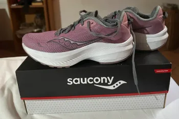 Used Saucony Axon 3 Running Shoes