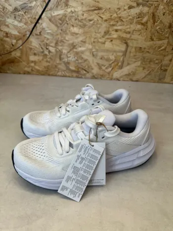 Używany Adidas Questar 3 W Running Shoes