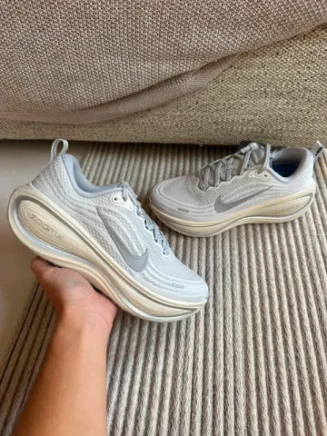 Used Nike Vomero Plus Running Shoes