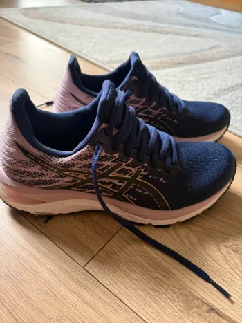 Used Ideal Gel-Cumulus Running Shoes