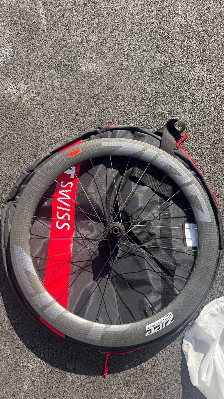 Tweedehands Zipp 404 Firecrest Disc 2025 bike — afbeelding 4 van 7