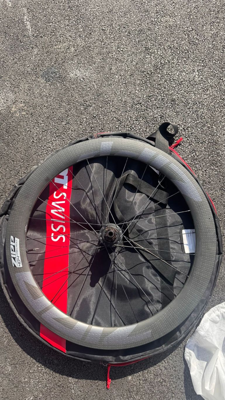 Tweedehands Zipp 404 Firecrest Disc 2025 bike — afbeelding 3 van 7