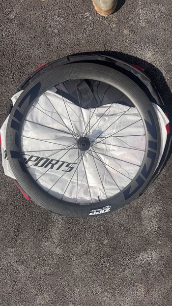 Tweedehands Zipp 404 Firecrest Disc 2025 bike — afbeelding 5 van 7