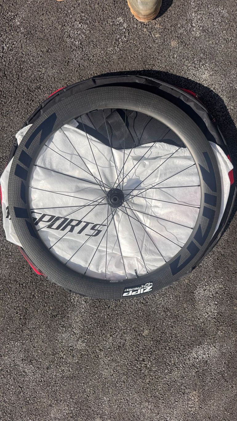 Tweedehands Zipp 404 Firecrest Disc 2025 bike — afbeelding 5 van 7