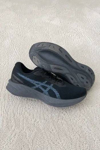 Used Lightweight Novablast 3 Running Shoes