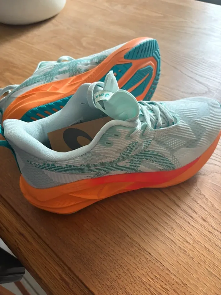 Używany Asics Novablast 5 bike — zdjęcie 5 z 8