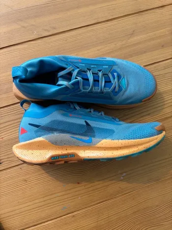 Used Nike Trail ATC Goretex bike — image 2 of 5
