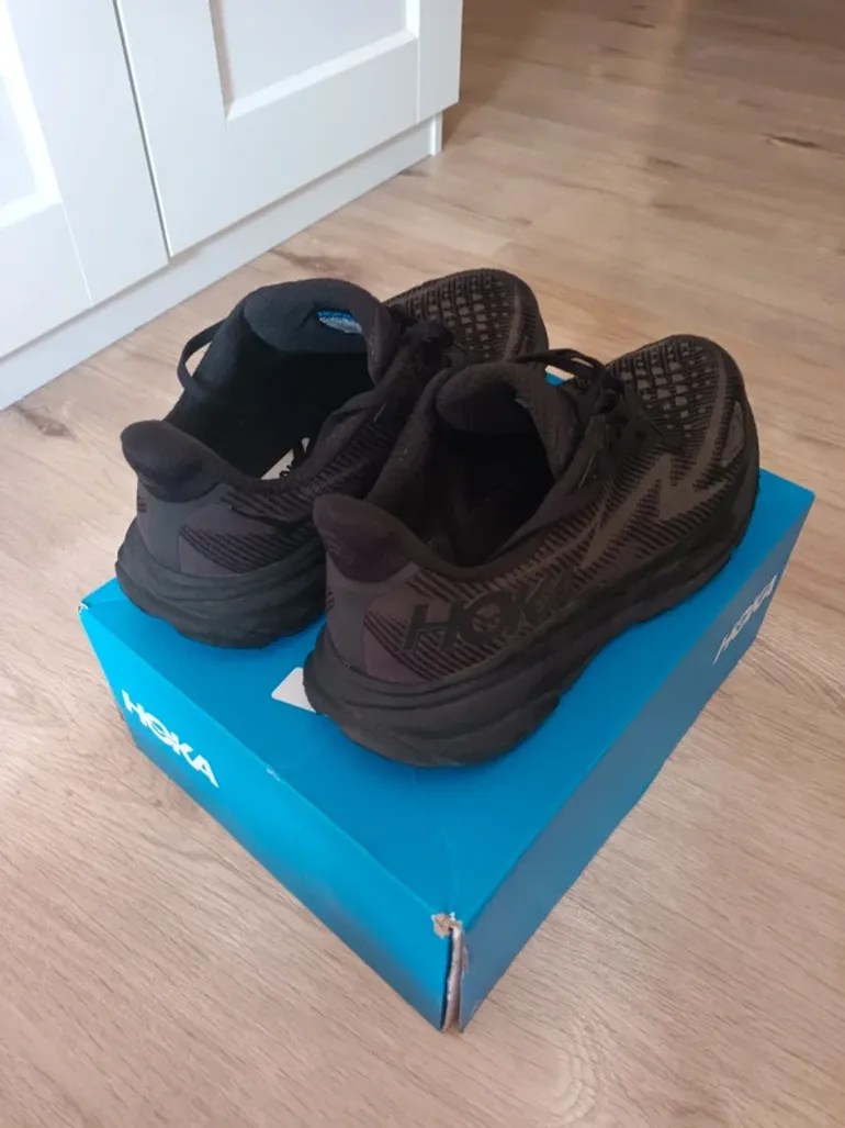Hoka Clifton 9 bike d'occasion — image 2 sur 6