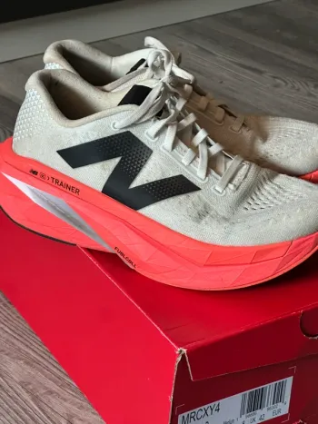 Używany New Balance Fuelcell Supercomp Trainer V3 Running Shoes