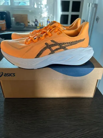 Used Asics Dynablast 6 Running Shoes