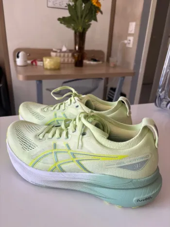 Used Asics Gel Kayano 31 Running Shoes