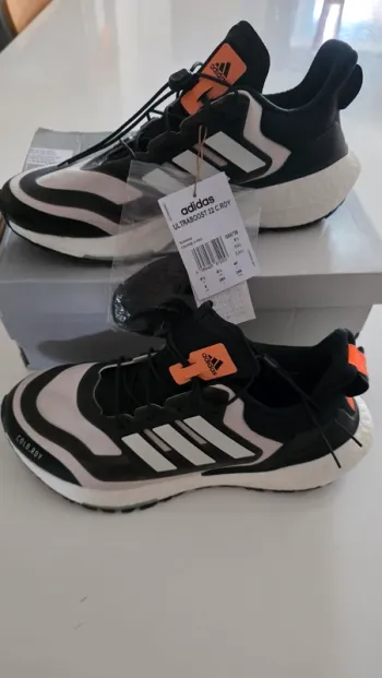 Käytetty Adidas Ultraboost 22 C.RDY Running Shoes