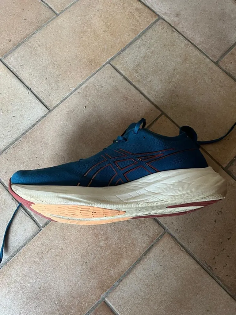 Used Asics Gel Nimbus 26 bike — image 2 of 4