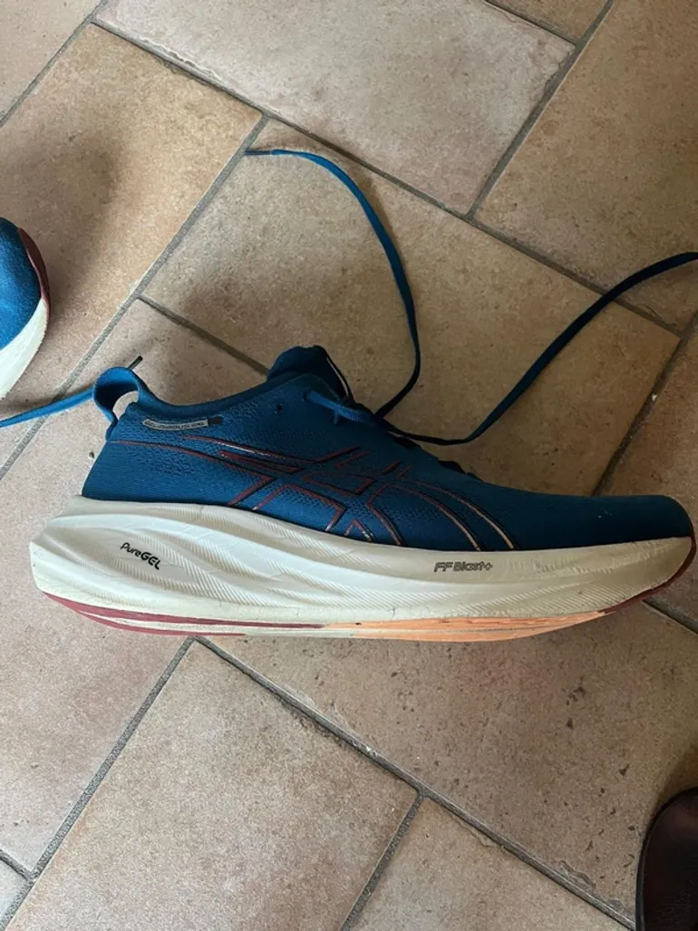 Used Asics Gel Nimbus 26 bike — image 4 of 4