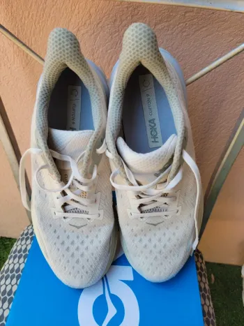Used Hoka Clifton 9 bike — image 5 of 11
