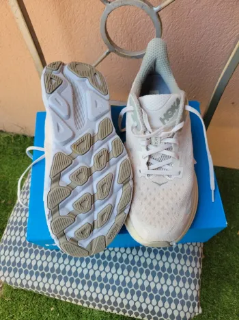 Used Hoka Clifton 9 bike — image 10 of 11