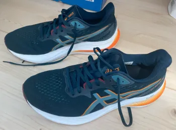 Used Asics GT-2000 12 Running Shoes