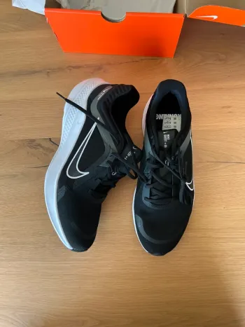 Used 100% Quest 5 Running Shoes