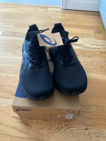 Used Asics Gel Nimbus 28 Running Shoes