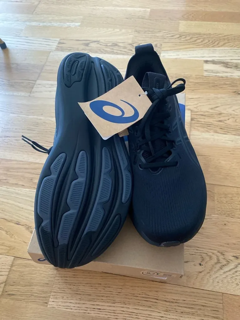 Used Asics Gel Nimbus 28 bike — image 3 of 5