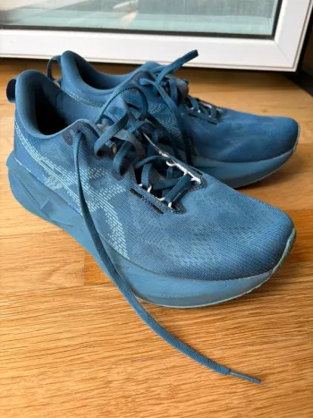 Gebrauchtes Asics Novablast 5 Running Shoes