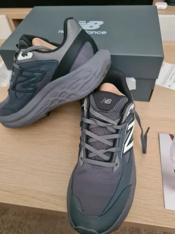 New Balance Fresh Foam Trainer bike usato — immagine 6 di 8