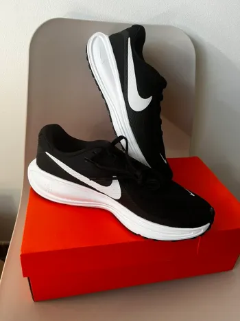 Gebrauchtes Nike Revolution 8 Running Shoes