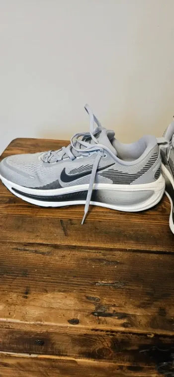 Used Nike ZoomX Vomero 16 bike — image 6 of 13