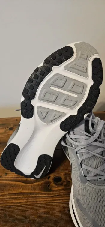 Used Nike ZoomX Vomero 16 bike — image 8 of 13