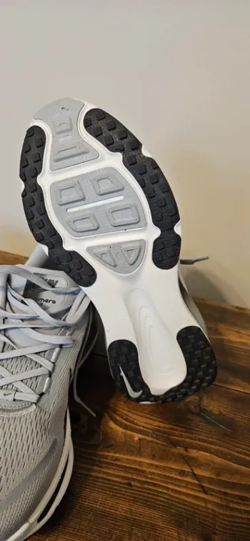 Used Nike ZoomX Vomero 16 bike — image 7 of 13