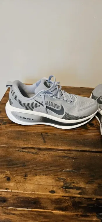Used Nike ZoomX Vomero 16 bike — image 5 of 13