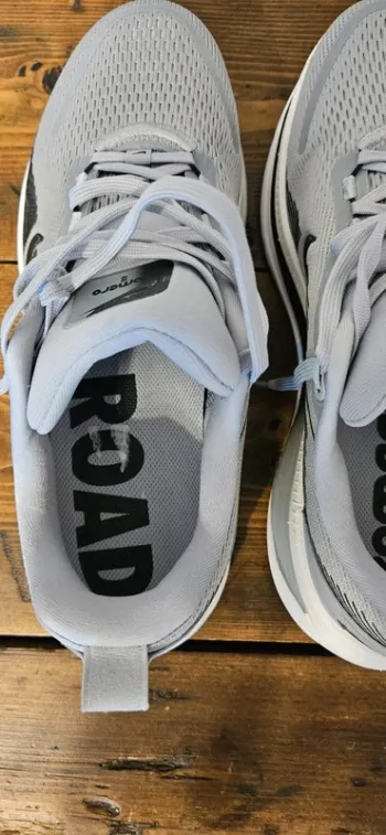 Used Nike ZoomX Vomero 16 bike — image 12 of 13