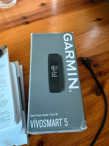 Used Garmin vivosmart 5 Electronics