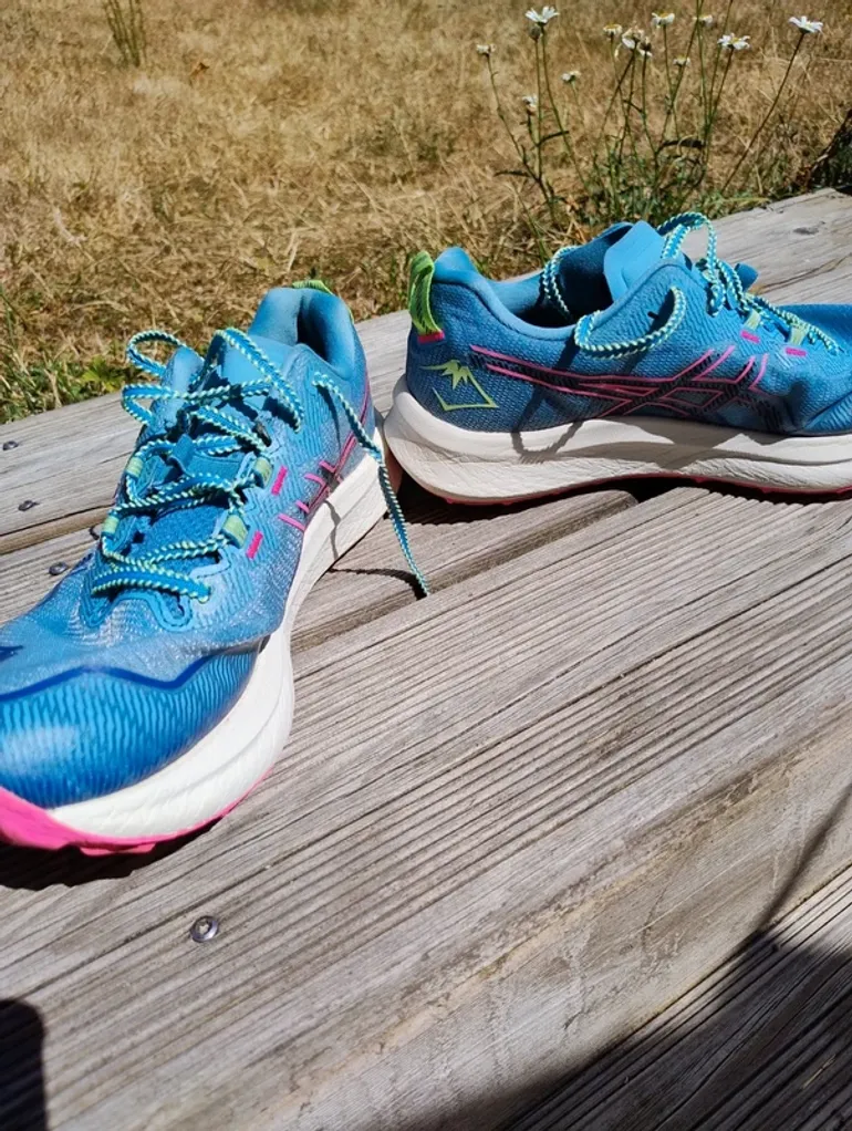 Used Asics fujispeed 2 bike — image 3 of 8