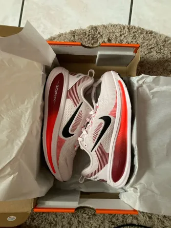 Gebrauchtes Rose Vomero 18 Running Shoes