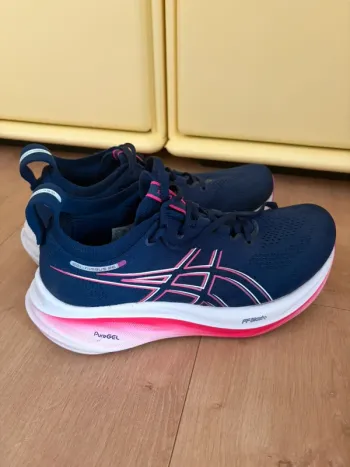 Käytetty Asics Gel-Nimbus 26 Running Shoes