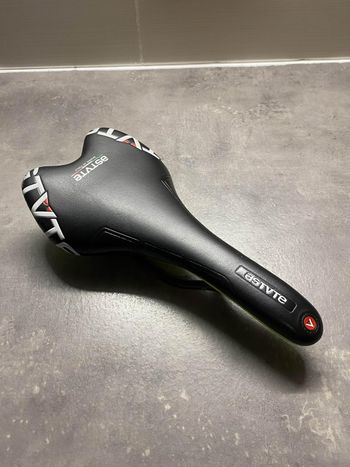 Używany Astute Selle Astute Carbon Saddles & Seatposts