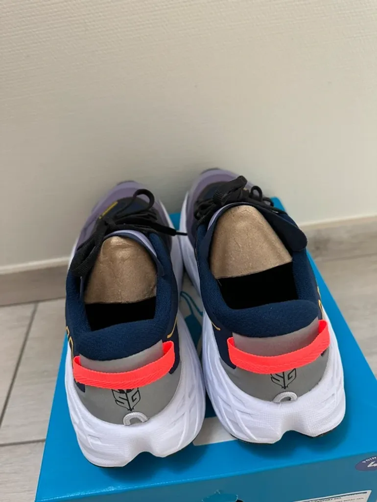 Used Hoka Speedgoat 7 bike — image 4 of 4