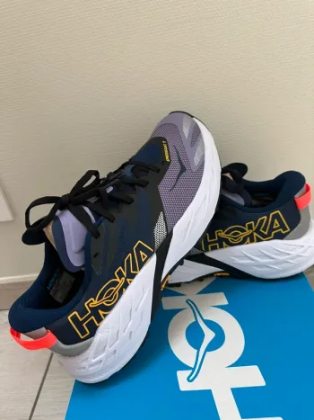 Used Hoka Speedgoat 7 bike — image 2 of 4